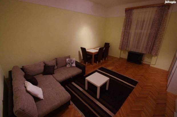 Ritka lehet�s�g: val�s 37 m2-es, azonnal k�lt�zhet� t�glalak�s elad�