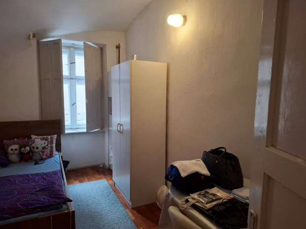 Ritkas�g A Piacon F�ldszinti T�gla Lak�s A Belv�ros Sz�v�ben Elad�!