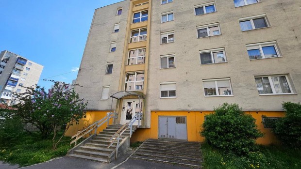 Ritkas�g! 3,5 szoba+gardr�bos panel lak�s elad�!