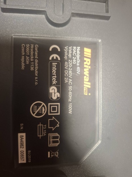 Riwall Pro Rac 240 akkumul�tor t�lt�
