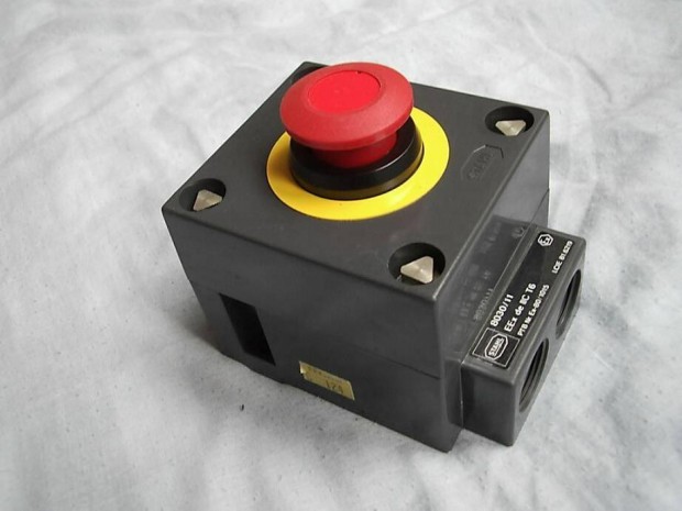 Robban�sbiztos kapcsol� Stahl