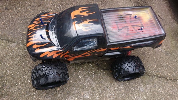 Robbanmotoros,benzines 1:5 mret Monstertruck