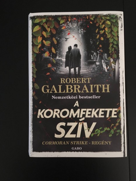 Robert Galbraith: A Koromfekete szv