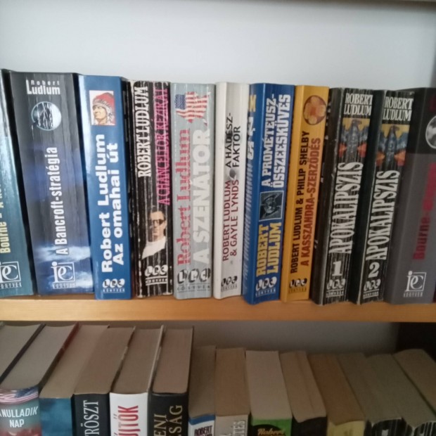 Robert Ludlum 33 db-os knyvcsomag