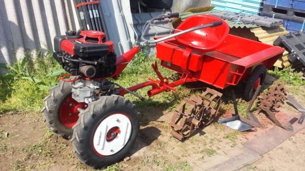 Robi 250T 250 T kerti traktor gyri munkaeszkzkkel kistraktor kitn