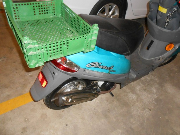 Robog� 49 minden alkatr�sze elad� csomagtart�