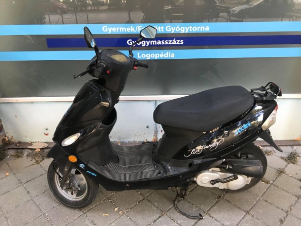 Robog� 50cm3 m�g haszn�lhat� �llapotban egybe elad� Gy�rz�moly