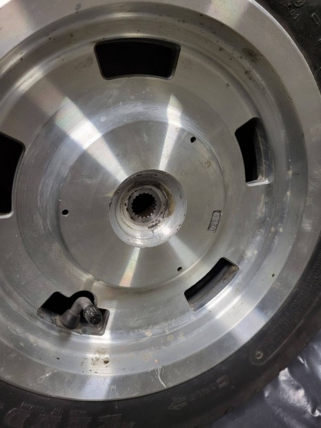 Robog� alkatr�szek