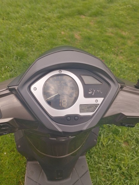 Robog� fel�j�tott motorral !!