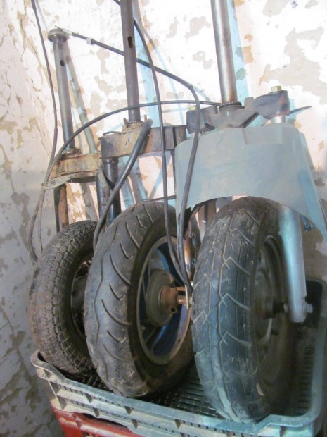 Robogó kerekek futóművek eladóak, akár kiskocsiba is!