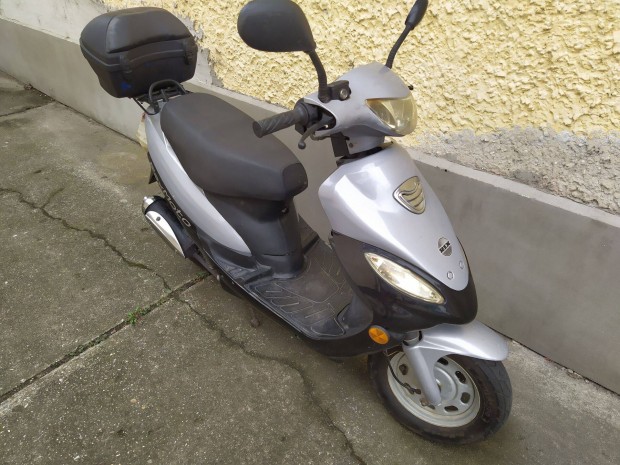 Robog kismotor ngytem motorral