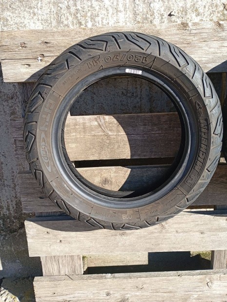 Robog� k�ls� gumi elad�