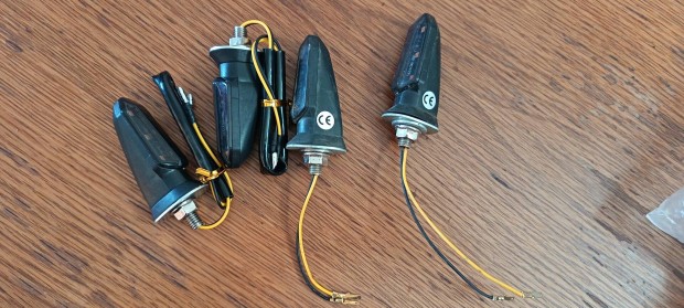 Robog� ledes ir�nyjelz�