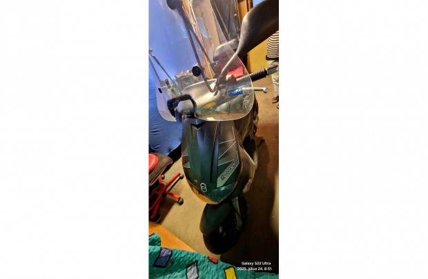 Robogó motor Plexi szélvédő nagy méretű