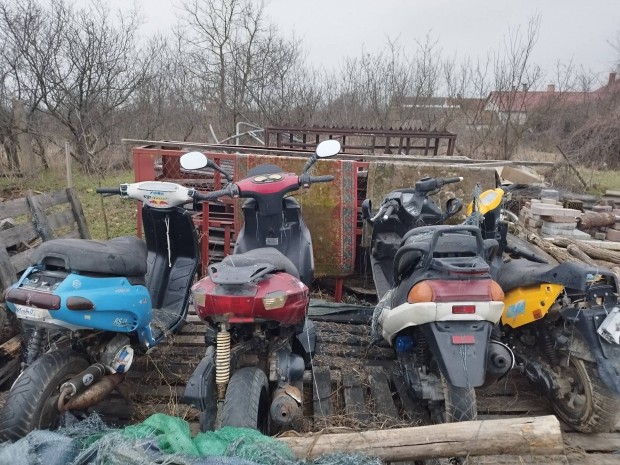 Robog�k fel�j�t�sra,alkatr�sznek egyben vagy k�l�n is elad�k. 