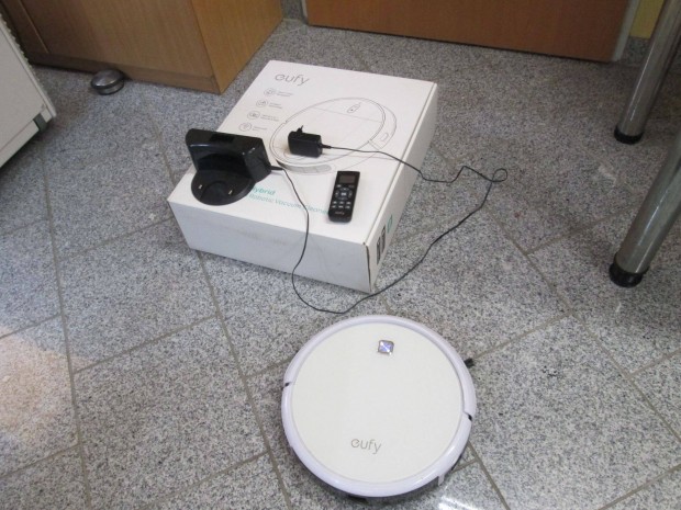 Robotporszívó távirányítóval
