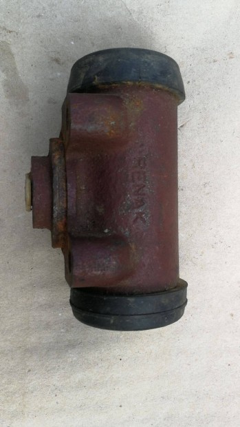 Robur gy�ri �j DDR Renak f�kmunkahenger