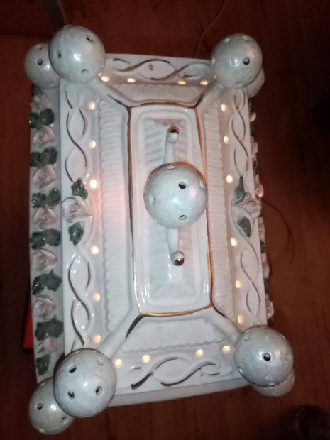 Roceram Porcelán Jelenetes Lámpa