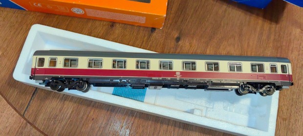 Roco 44118 DB 1. osztály TEE, Avmz207 61 80 19-70 507 7, 303mm, H0, DC
