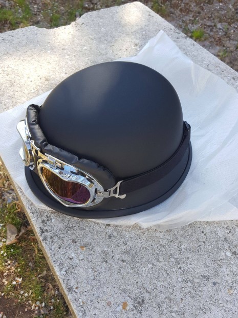 Roham tipus� matt buk�sisak L m�retben elad�