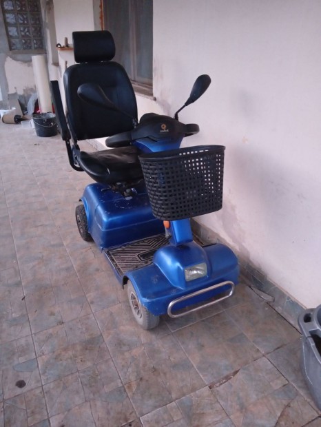 Rokkant kocsi elad�