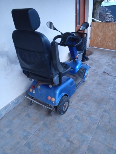 Rokkant kocsi elad�