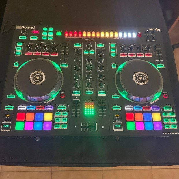 Roland DJ 505 DJ pult + Serato DJ Pro s Serato Studio licenc