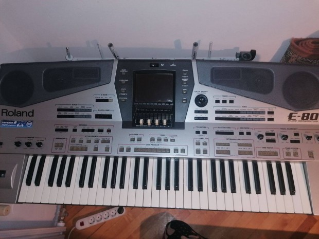 Roland E80 Music Workstation elad