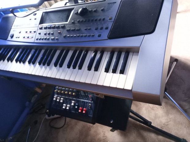 Roland EM-55, hangfalak, Keverpult 