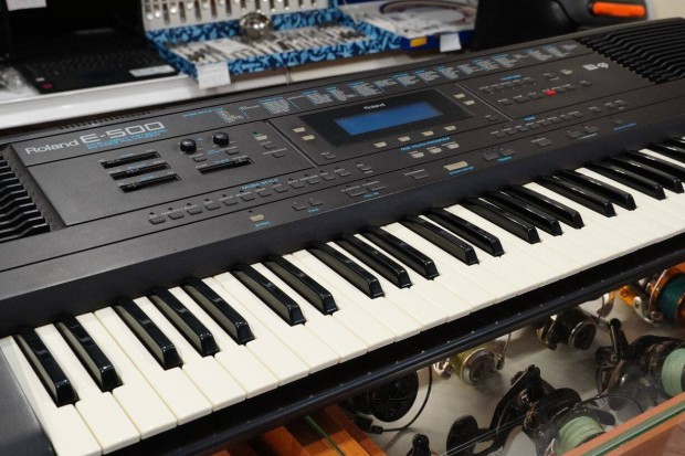 Roland E-500 Szintetizátor