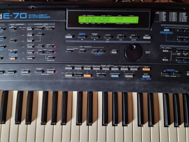 Roland E-70 szintetiztor