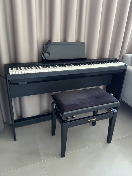 Roland FP-30X zongora+pedálszett+állvány+szék+fejhallgató