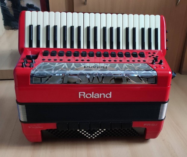 Roland FR-8x elektronikus tangharmonika (MIDI accordion)