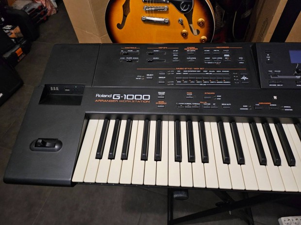 Roland G1000 szintetiztor