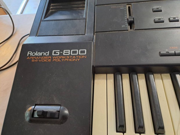 Roland G800 Szintetiztor