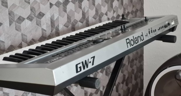 Roland GW-7 szintetiztor 