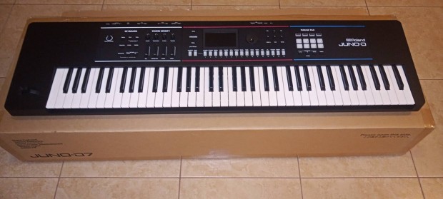Roland Juno D7 szintetizátor keyboard zongora
