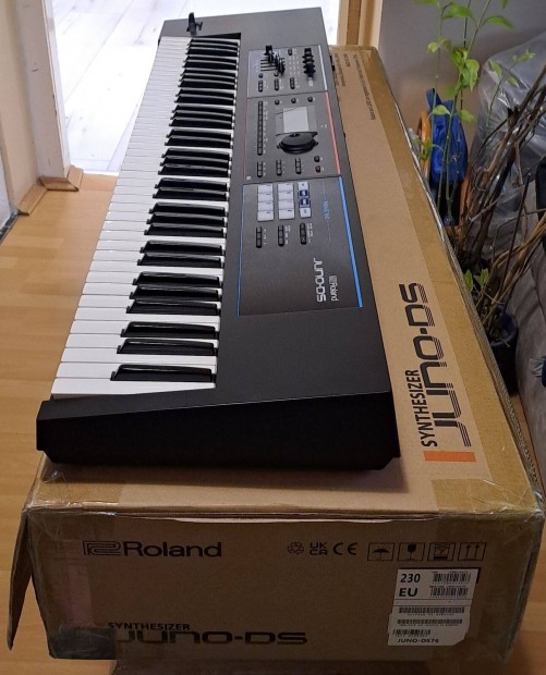 Roland Juno DS76 j, dobozban, tokkal