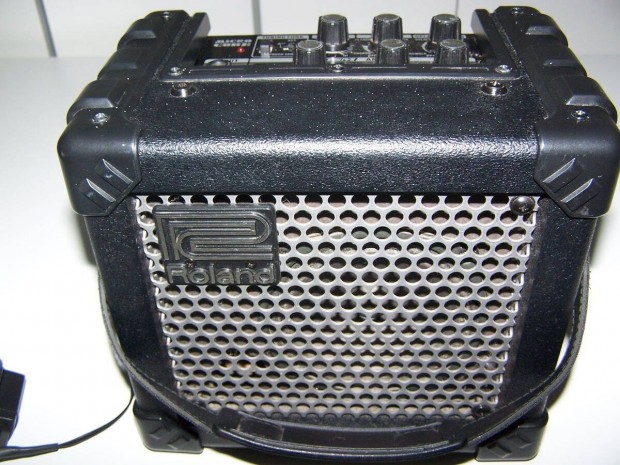 Roland Micro Cube adapterrel. Gitár kombó, szobába ideális