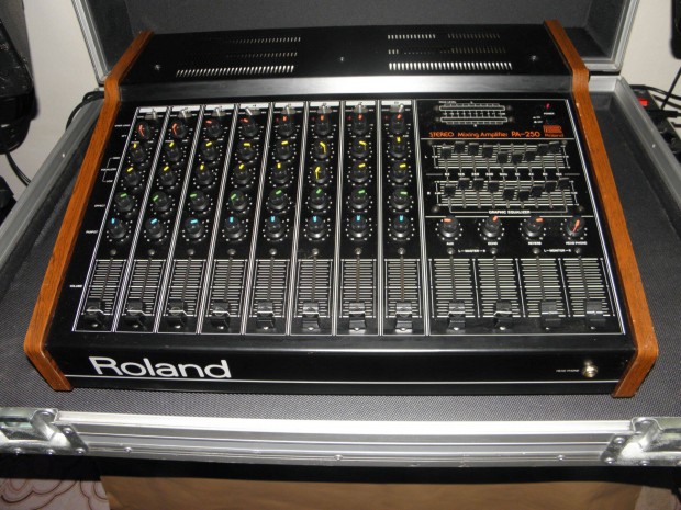 Roland PA250 kever erst, hangfalakkal