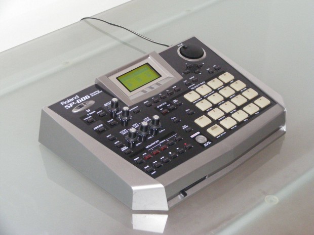 Roland SP606 sampler