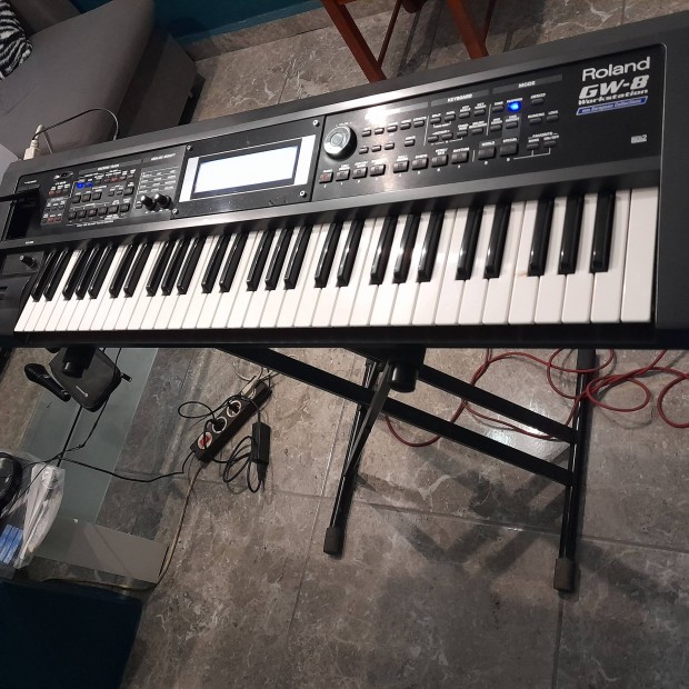 Roland gw 8 szintetiztor mp3 stb..