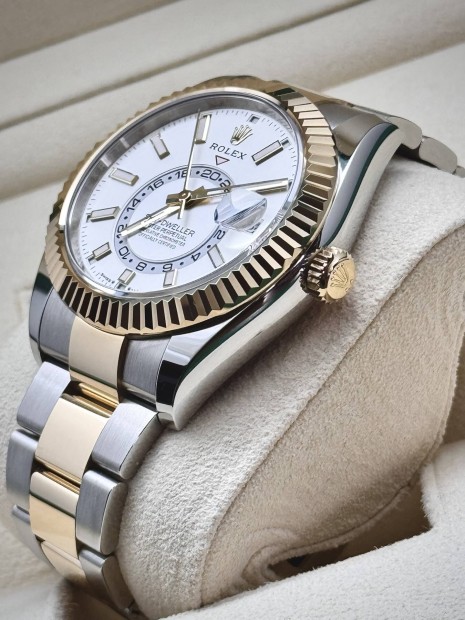 Rolex Sky Dweller arany-acl