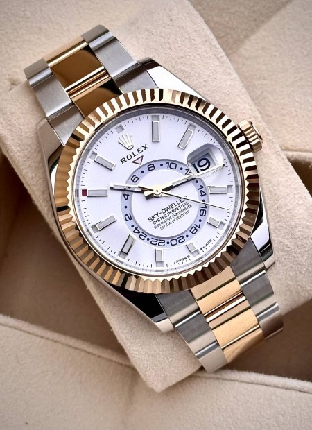 Rolex Sky Dweller arany-acl