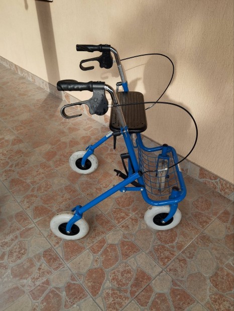 Rollator Knnyen sszecsukhat, szllthat 