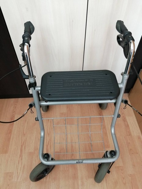 Rollator sszecsukhat llithat