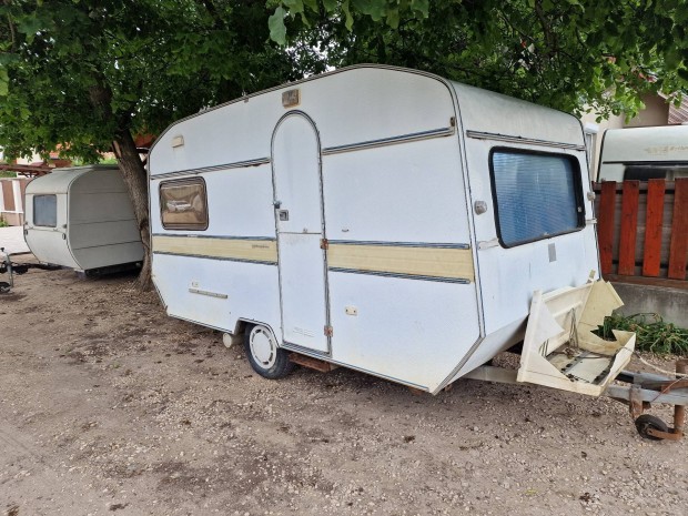 Roller 380 lakokocsi, 4 fekhelyes, akar leszallitassal is