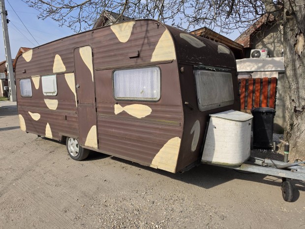 Roller 520 lakokocsi telepitesre, 5 fekhelyes, akar leszallitassal is