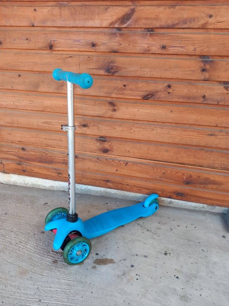 Roller világító kerekekkel