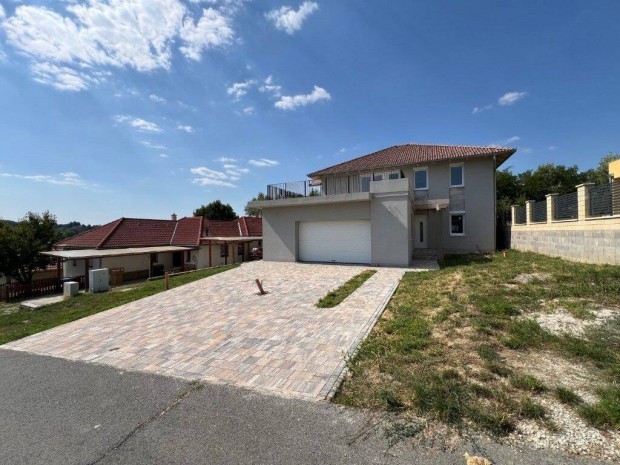 R�mahegyen �j �p�t�s� Szerkezetk�sz Csal�di H�z Elad�